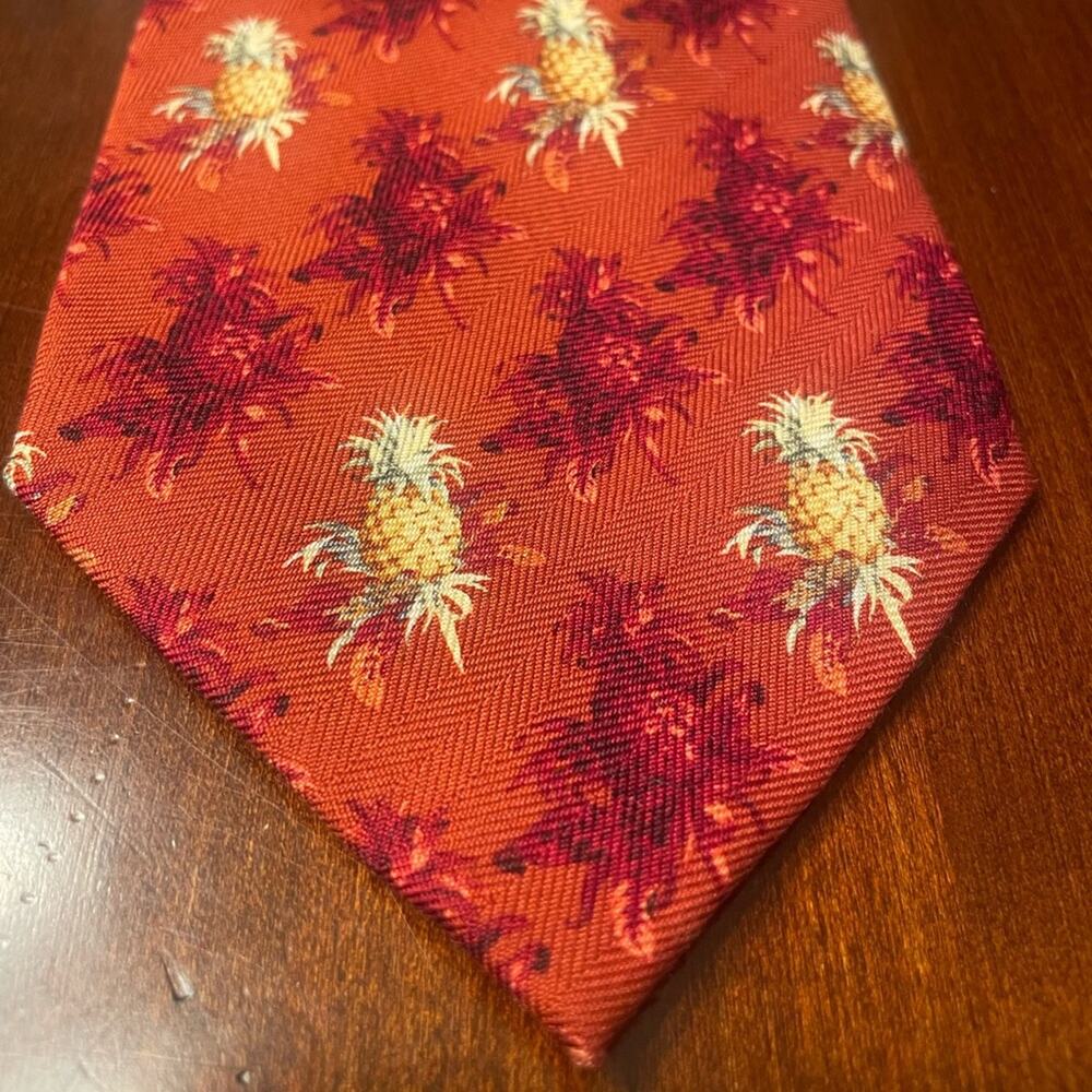 Tommy Bahama red pineapple tie necktie silk